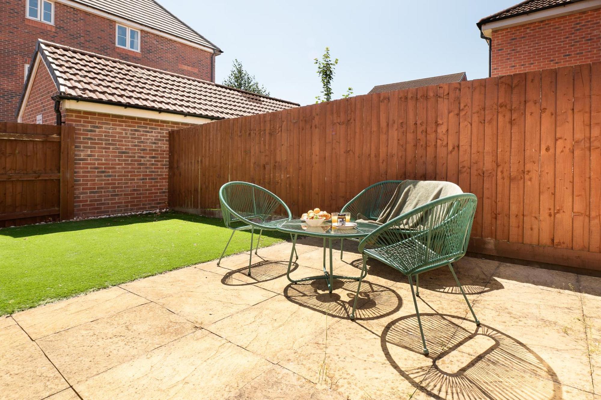 Spacious 4 Bedroom, Perfect For Contractors, Families, Private Parking Royal Wootton Bassett Εξωτερικό φωτογραφία